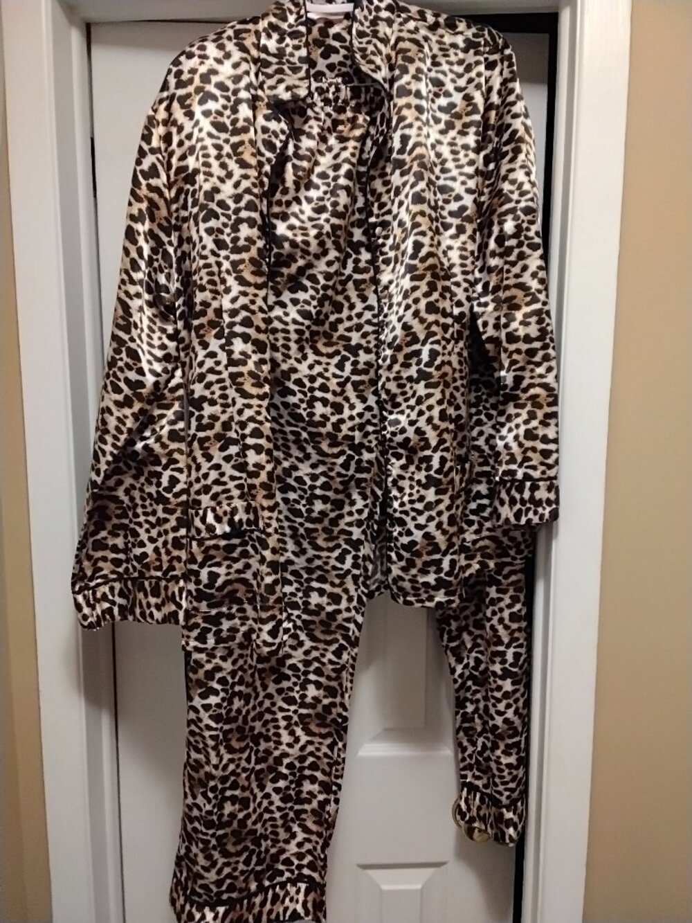 Woman pajamas lg new leopard  with belt la vie en rose